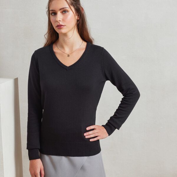 Women's v-neck knitted sweater Thumbnail